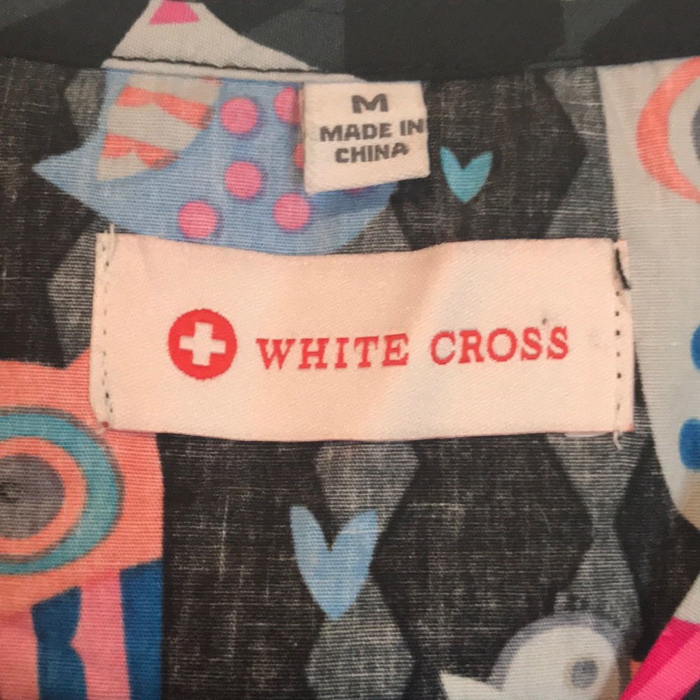 White Cross Owl Print Scrub Top Shirt Size M NEW with Tag - Picture 3 of 7